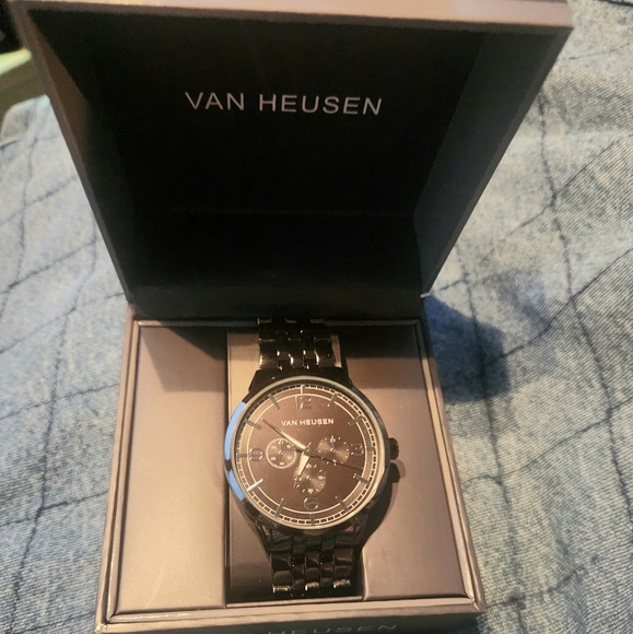 Van Heusen Black Watch - Picture 1 of 3